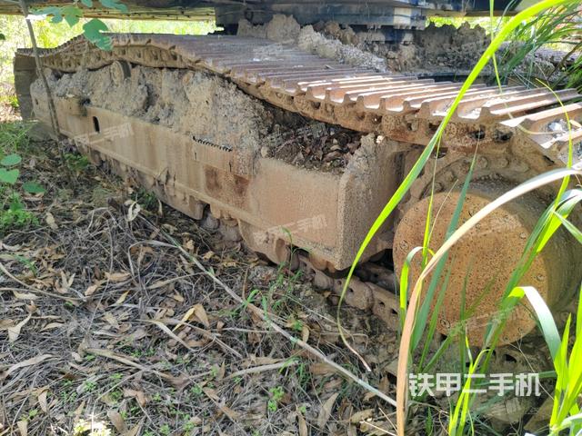 單側(cè)履帶整體(整機(jī)外觀) 單側(cè)履帶整體(整機(jī)外觀)