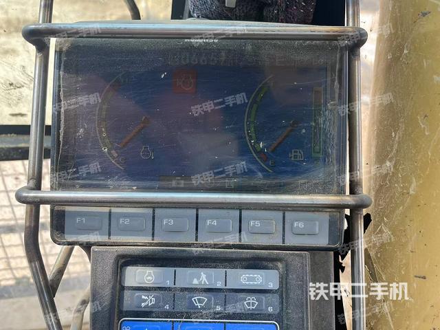 駕駛室整體(整機(jī)外觀) 駕駛室整體(整機(jī)外觀)