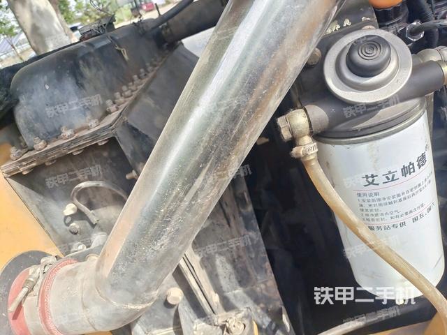 發(fā)動(dòng)機(jī)左側(cè)全景（壓路機(jī)發(fā)動(dòng)機(jī)艙）