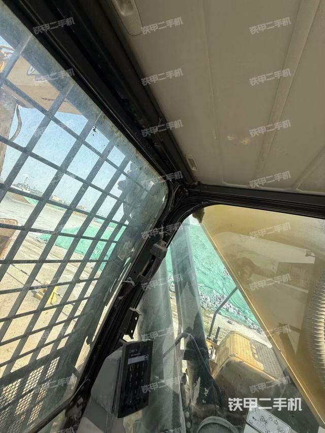 座椅后部(駕駛室部分) 座椅后部(駕駛室部分)