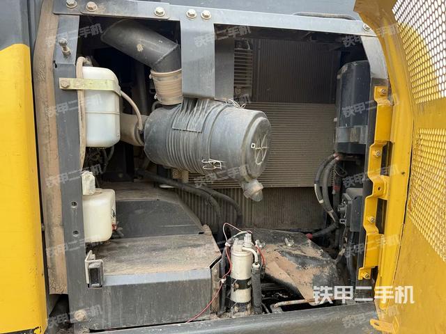 散熱器正面(大件艙室) 散熱器正面(大件艙室)