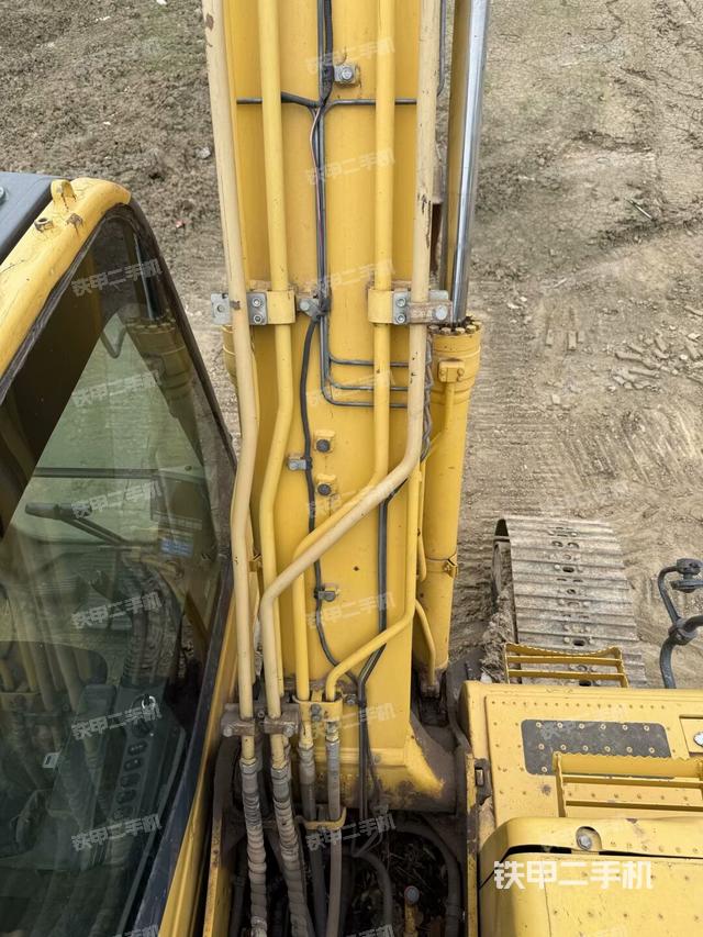 大臂根部 斜视(工作和回转装置) 大臂根部 斜视(工作和回转装置)