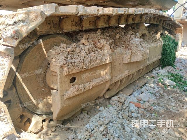 左側(cè)履帶整體?(行走機(jī)構(gòu)) 左側(cè)履帶整體?(行走機(jī)構(gòu))