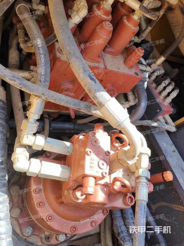 回轉馬達和主控閥（整機外觀）