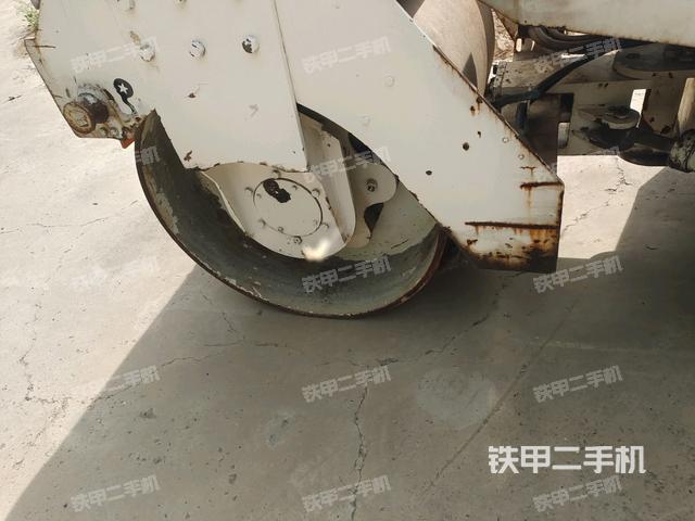 正后侧(压路机前后车架) 正后侧(压路机前后车架)