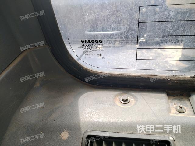 后窗玻璃角標（駕駛室部分）