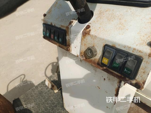 后玻璃角标(压路机驾驶室) 后玻璃角标(压路机驾驶室)
