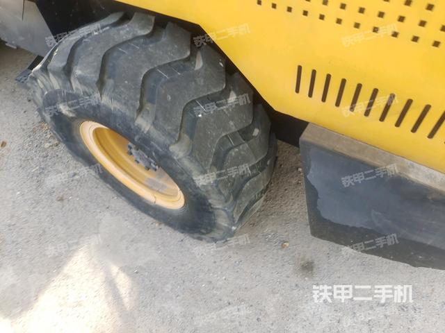 前輪左側(cè)減震塊連接及部件（壓路機前后車架）