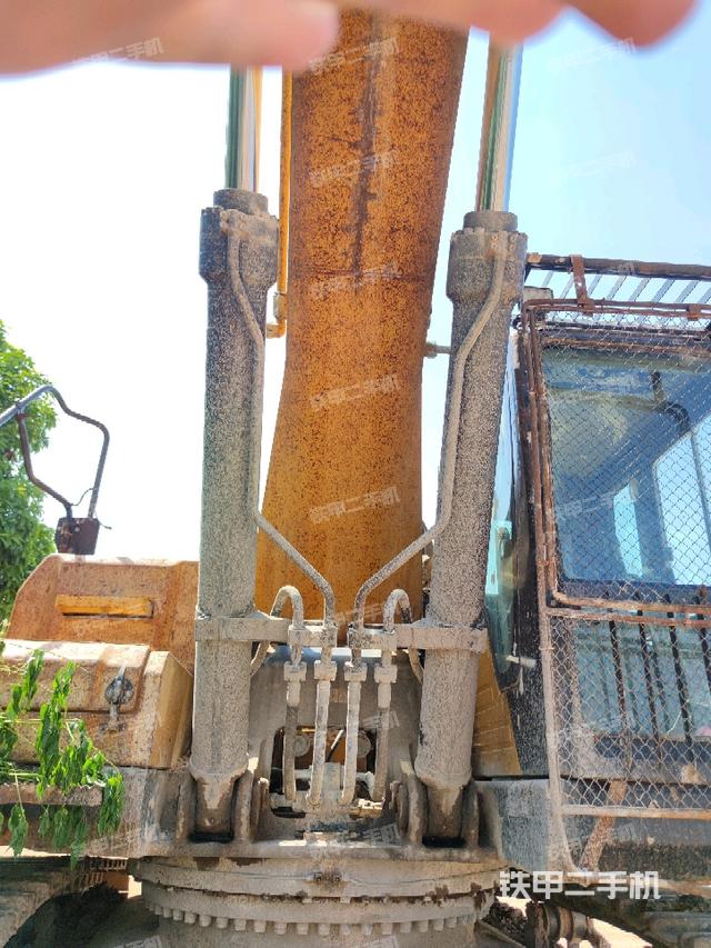 大臂油缸整體?豎拍(工作和回轉(zhuǎn)裝置) 大臂油缸整體?豎拍(工作和回轉(zhuǎn)裝置)