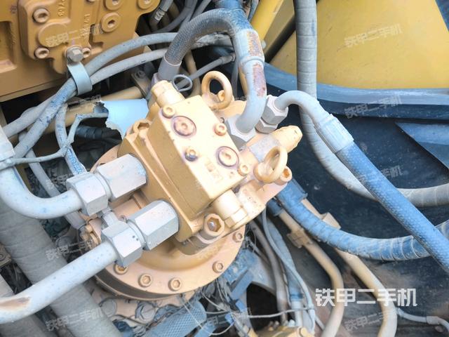 中央回轉(zhuǎn)接頭特寫（上車部件）