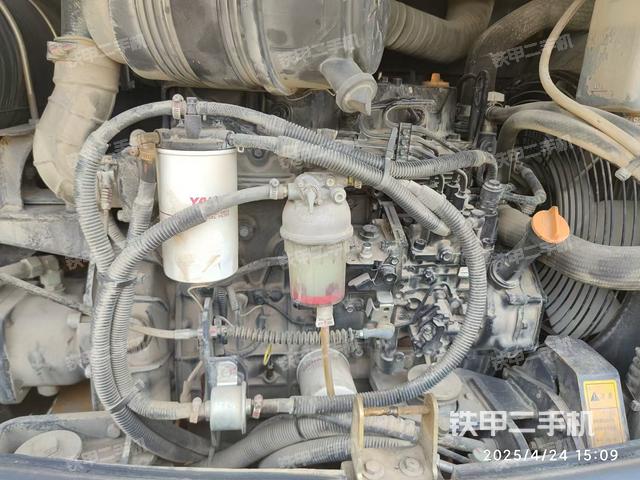 回轉(zhuǎn)馬達和主控閥（整機外觀）