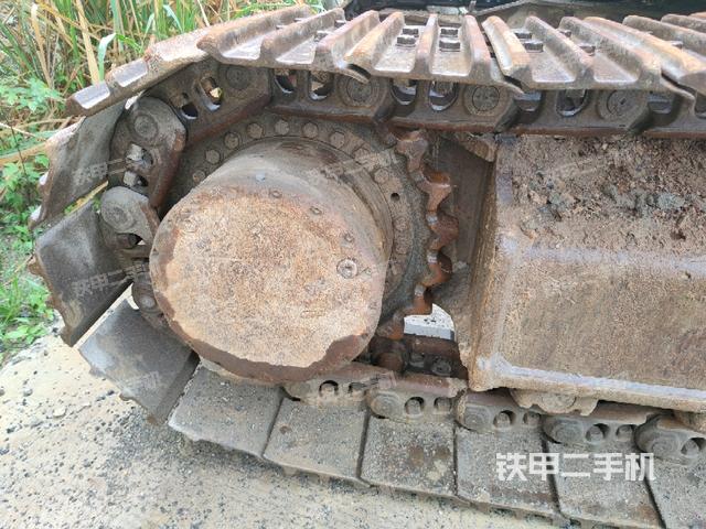 右驅(qū)動輪（行走機構(gòu)）