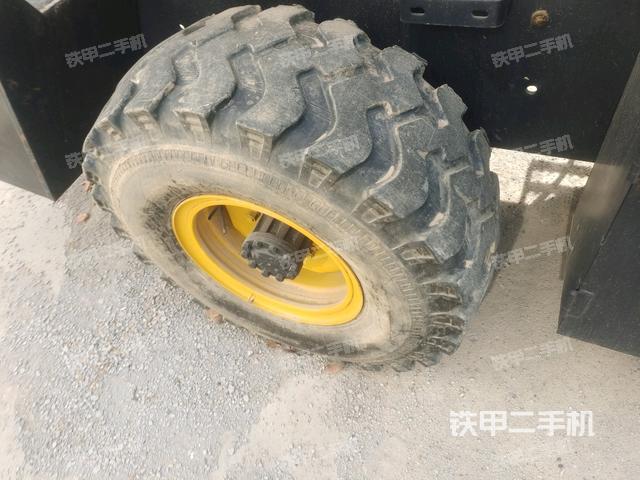 后輪左側(cè)全景（壓路機(jī)前后車架）