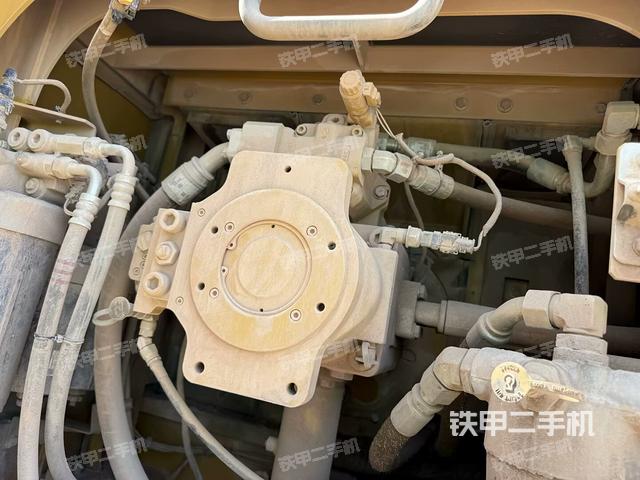 液壓泵斜45?右(大件艙室) 液壓泵斜45?右(大件艙室)