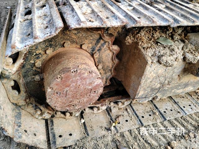 右驅(qū)動輪（行走機(jī)構(gòu)）