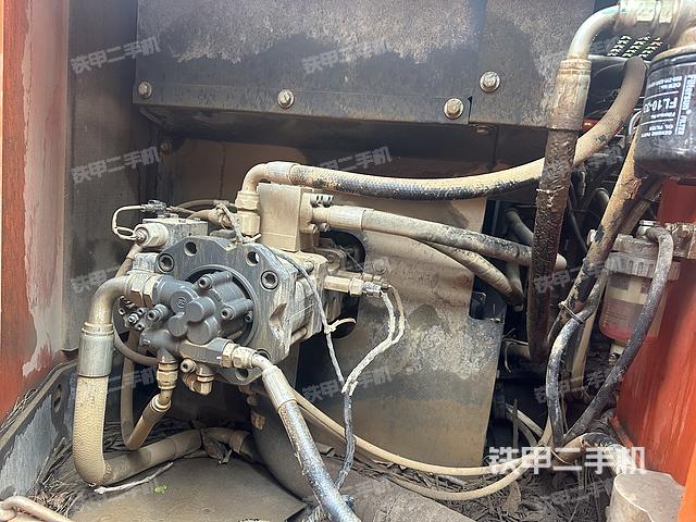 液壓泵艙室正面整體(整機(jī)外觀(guān)) 液壓泵艙室正面整體(整機(jī)外觀(guān))