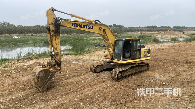 小松PC210LC-8M0挖掘機(jī)