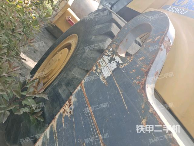 前輪右側(cè)減震塊連接及部件（壓路機(jī)前后車(chē)架）