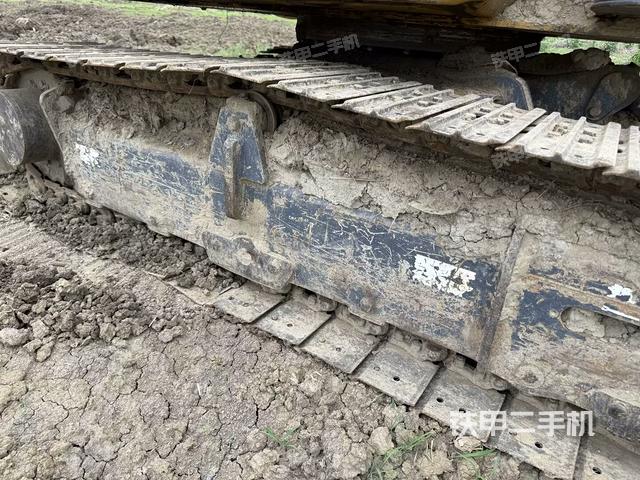 右驅(qū)動輪（行走機構(gòu)）