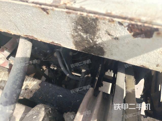 散热器全景(压路机发动机舱) 散热器全景(压路机发动机舱)