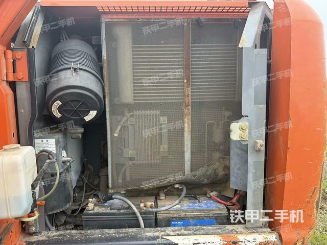 散熱器正面(大件艙室) 散熱器正面(大件艙室)
