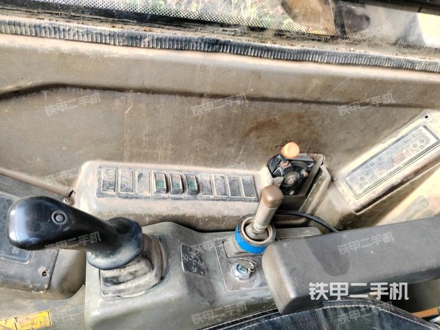 座椅左側(cè)控制臺/音響/含左手柄（駕駛室部分）