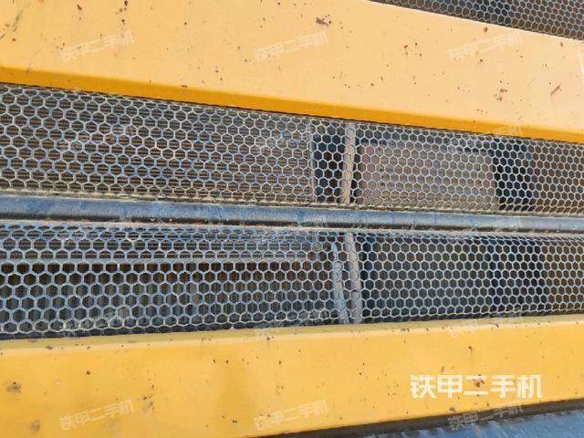 散熱器正面(大件艙室) 散熱器正面(大件艙室)