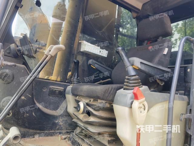 駕駛室整體（整機外觀）