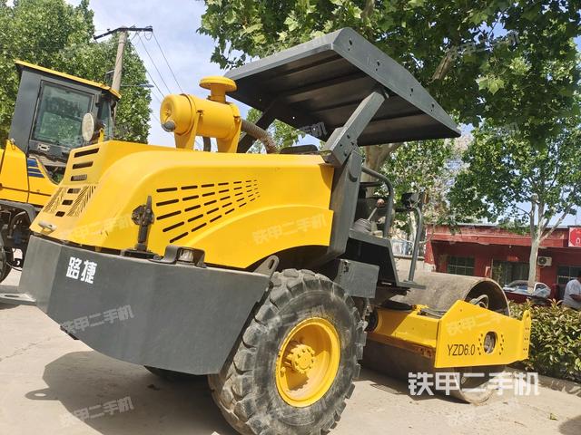 右后45°（壓路機整機外觀）