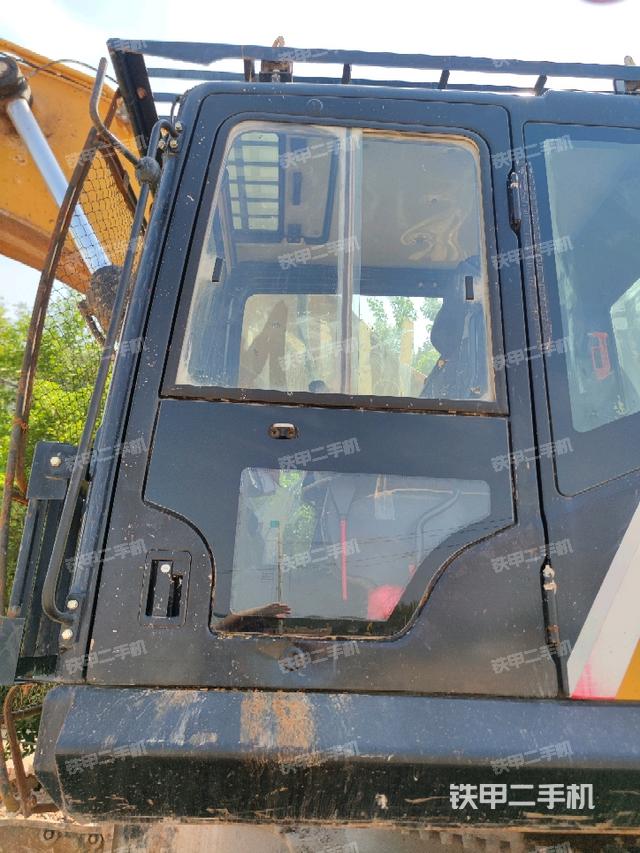 駕駛室正側(cè)(駕駛室部分) 駕駛室正側(cè)(駕駛室部分)