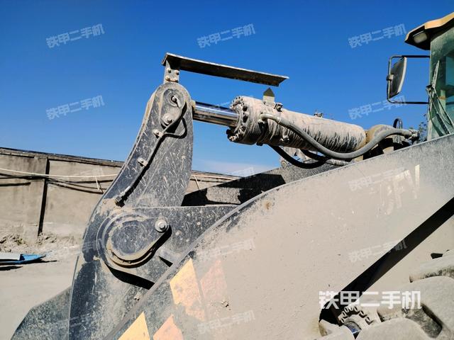 鏟斗油缸側(cè)面(工作裝置) 鏟斗油缸側(cè)面(工作裝置)