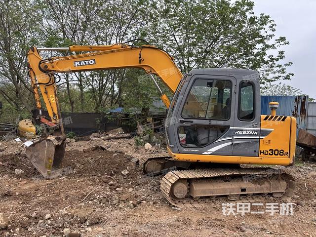 駕駛室頂部(整機(jī)外觀) 駕駛室頂部(整機(jī)外觀)