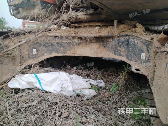 轉(zhuǎn)盤和下車架正前（工作和回轉(zhuǎn)裝置）