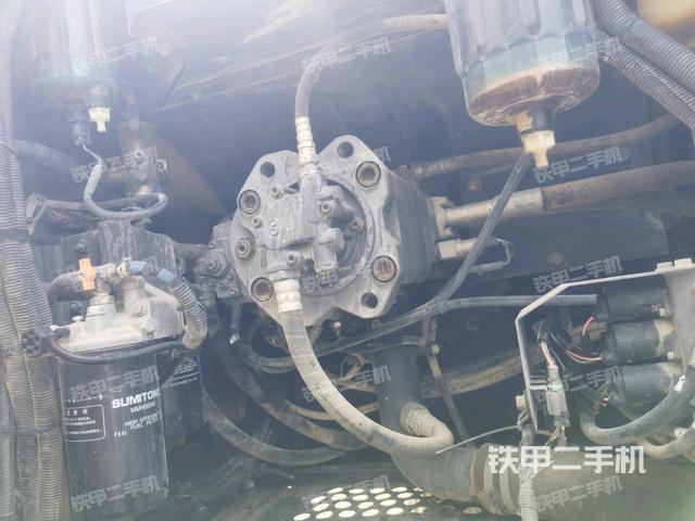 液壓泵艙室正面整體(整機外觀) 液壓泵艙室正面整體(整機外觀)