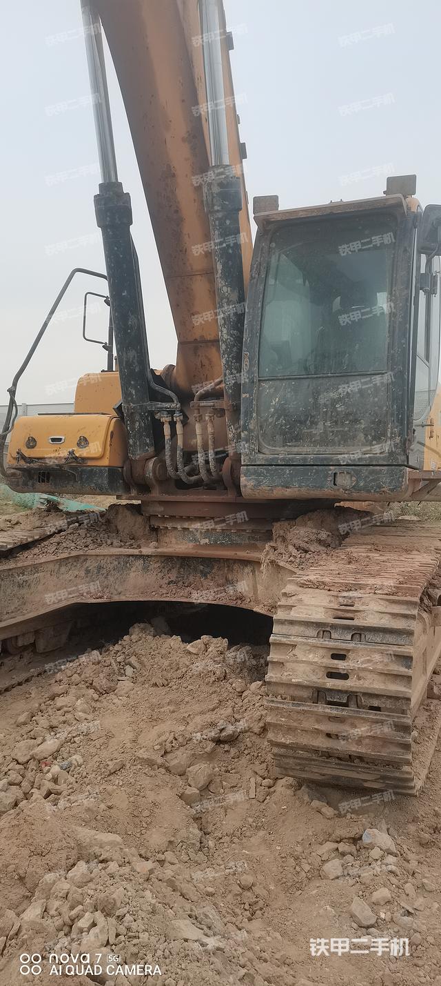 驾驶室顶部（整机外观）