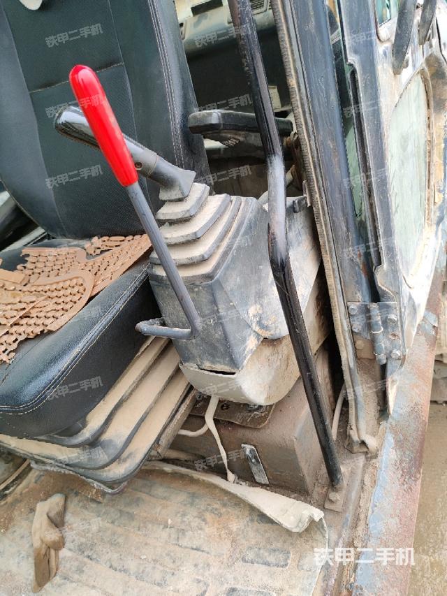 座椅左側(cè)控制臺/音響/含左手柄（駕駛室部分）