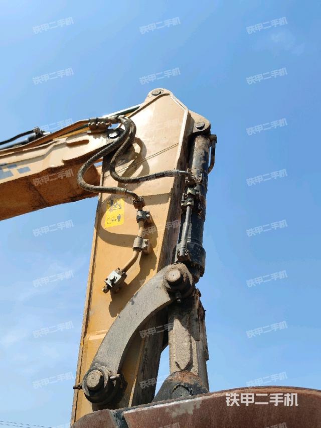 轉(zhuǎn)盤和下車架正前(工作和回轉(zhuǎn)裝置) 轉(zhuǎn)盤和下車架正前(工作和回轉(zhuǎn)裝置)