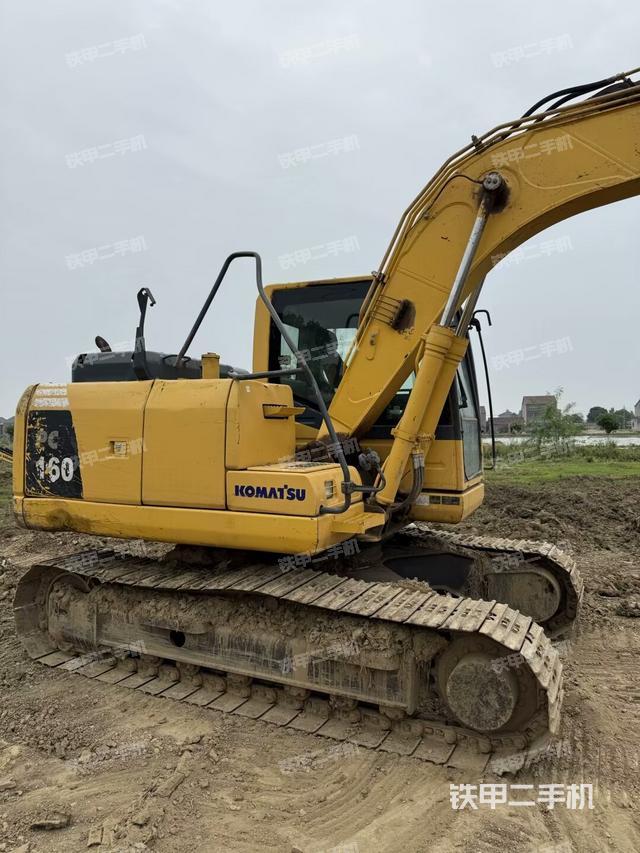 大臂背部俯视(工作和回转装置) 大臂背部俯视(工作和回转装置)