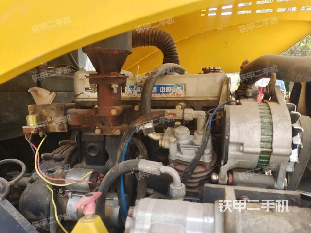 發(fā)動機艙全景（壓路機發(fā)動機艙）