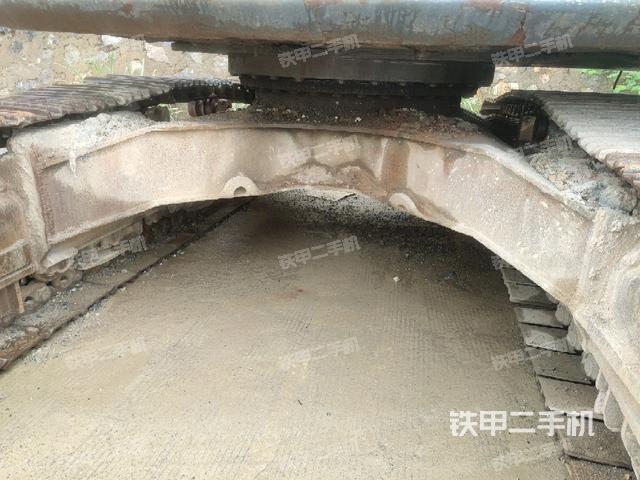 轉(zhuǎn)盤和下車架正前（工作和回轉(zhuǎn)裝置）