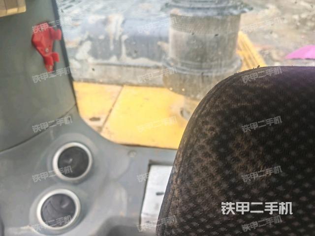左后方玻璃角標(biāo)(駕駛室部分) 左后方玻璃角標(biāo)(駕駛室部分)