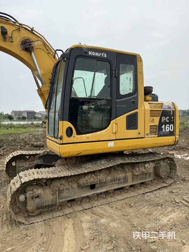 座椅左侧控制台/音响/含左手柄(驾驶室部分) 座椅左侧控制台/音响/含左手柄(驾驶室部分)