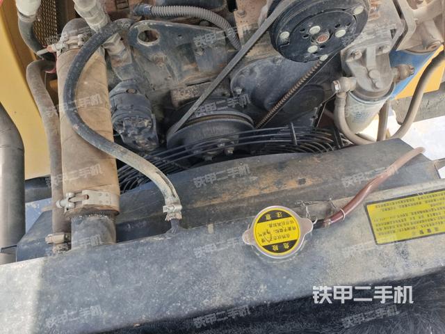 柴油泵全景（壓路機(jī)發(fā)動(dòng)機(jī)艙）