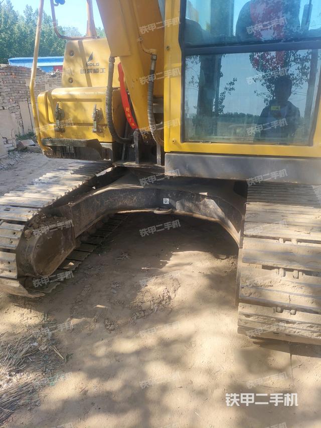 轉(zhuǎn)盤和下車架正前(工作和回轉(zhuǎn)裝置) 轉(zhuǎn)盤和下車架正前(工作和回轉(zhuǎn)裝置)