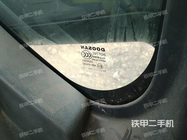 后窗玻璃角标（驾驶室部分）