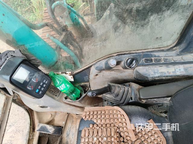 座椅右側(cè)控制臺/鑰匙門/油門/含右手柄（駕駛室部分）