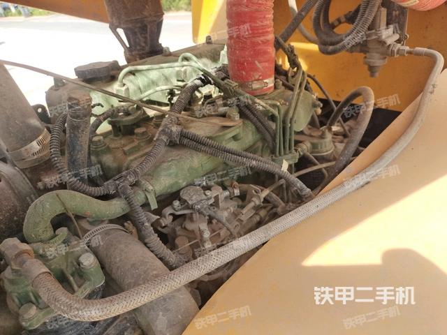 散熱器全景（壓路機(jī)發(fā)動機(jī)艙）