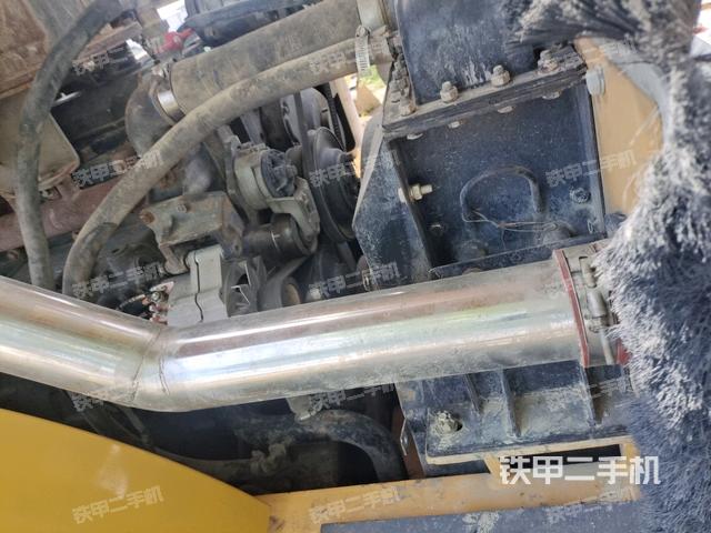 分動(dòng)箱或變速箱（壓路機(jī)發(fā)動(dòng)機(jī)艙）