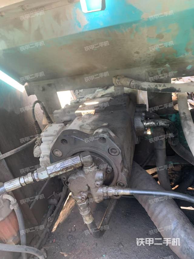 液壓泵艙室正面整體(整機外觀) 液壓泵艙室正面整體(整機外觀)