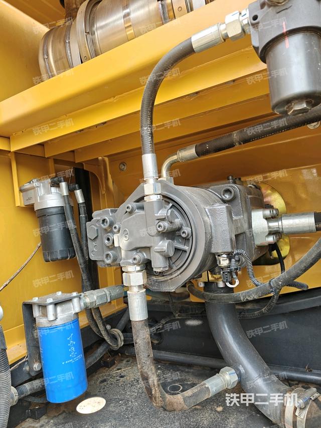 液壓泵艙室正面整體(整機外觀) 液壓泵艙室正面整體(整機外觀)